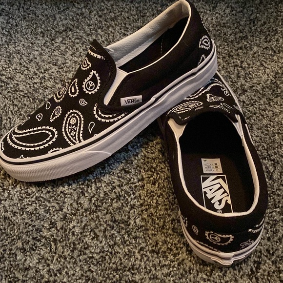 Vans - Picture 2 of 4